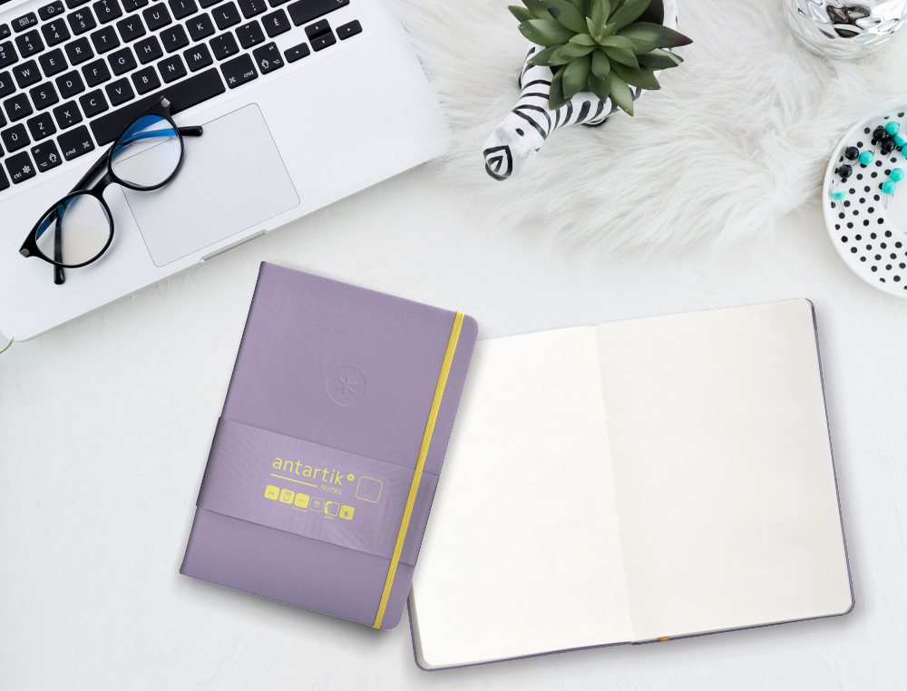 CADERNO COM ELASTICO ANTARTIK NOTES CAPA DURA A5 LISO ROXO E AMARELO 100 FOLHAS 80 GR FSC