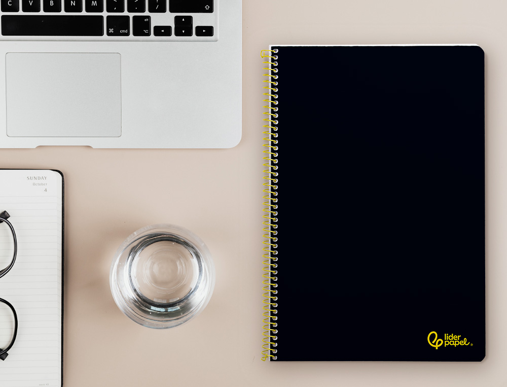 CADERNO ESPIRAL LIDERPAPEL DIN A4 SMART CAPA SUAVE 80 F 75GR PAUTADO COM MARGEM COR PRETO